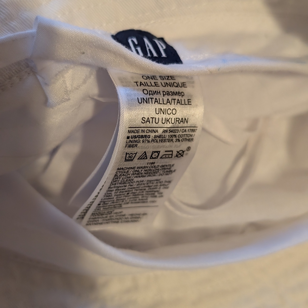 GAP White Bucket Hat with Multicolor Logo - Picture 3 of 3